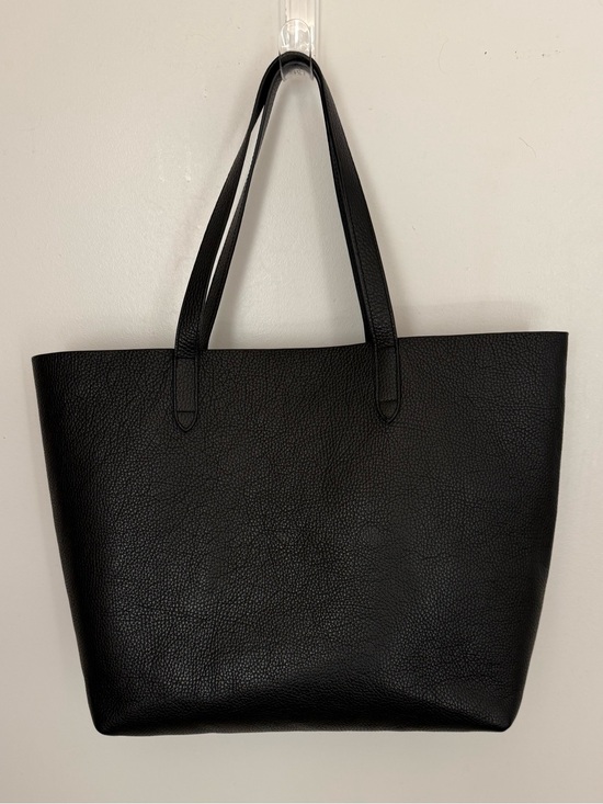 Cuyana Handbags - Cuyana pebbled leather tote